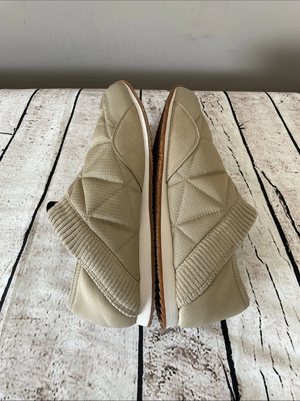 Teva ReEmber Slip-On Quilted Collapsible Heel Women’s 10 Puffer Shoe in Beige